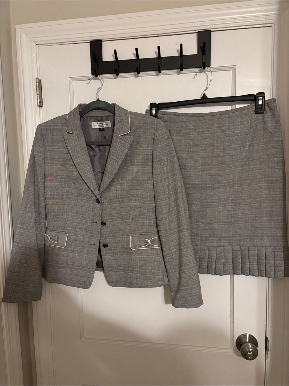Classic Gray Plaid Women's Blazer & Skirt Set